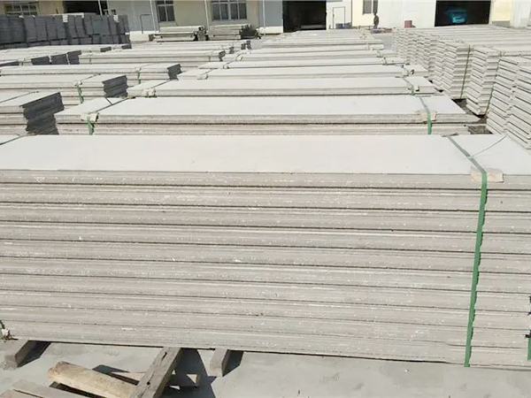 混凝土轻质内墙板的养护方法具体是怎样的呢？